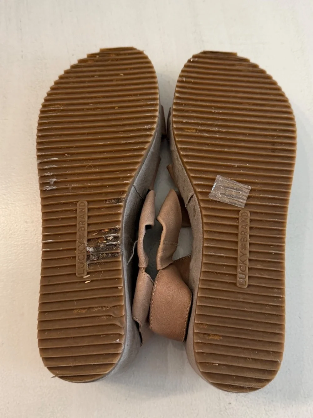 Lucky Brand Women's Taupe/Brown Faux Leather Strappy Slip-On Wedge Sandals GUC